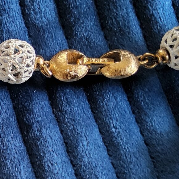 Vintage white enamel Monet necklace and earrings - Picture 3 of 4